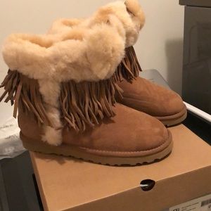 Ladies boots with fringe never worn